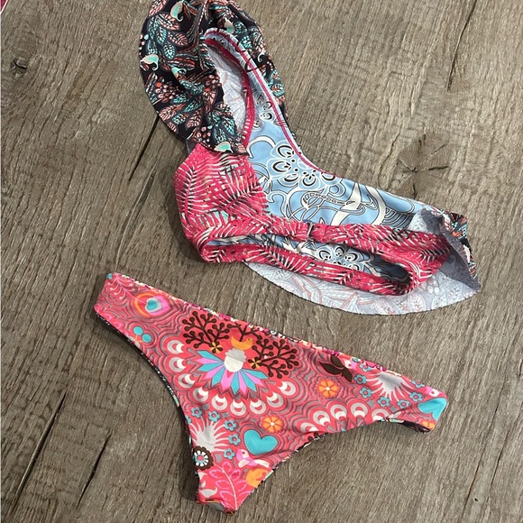 (SET) Maaji Birds of Paradise Reversible Bikini. - Picture 4 of 6